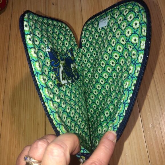 VERA BRADLEY E-Reader Sleeve in Rhythm & Blues Retired Winter 2011 - Picture 3 of 6